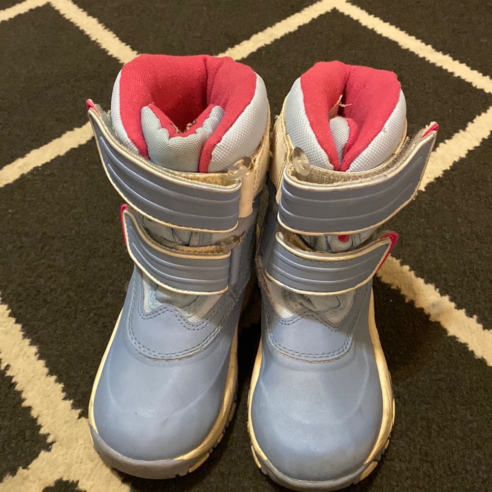 Light blue and pink girls winter boots